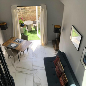 London-Apartment-Sleeps2-PrivateEntrance